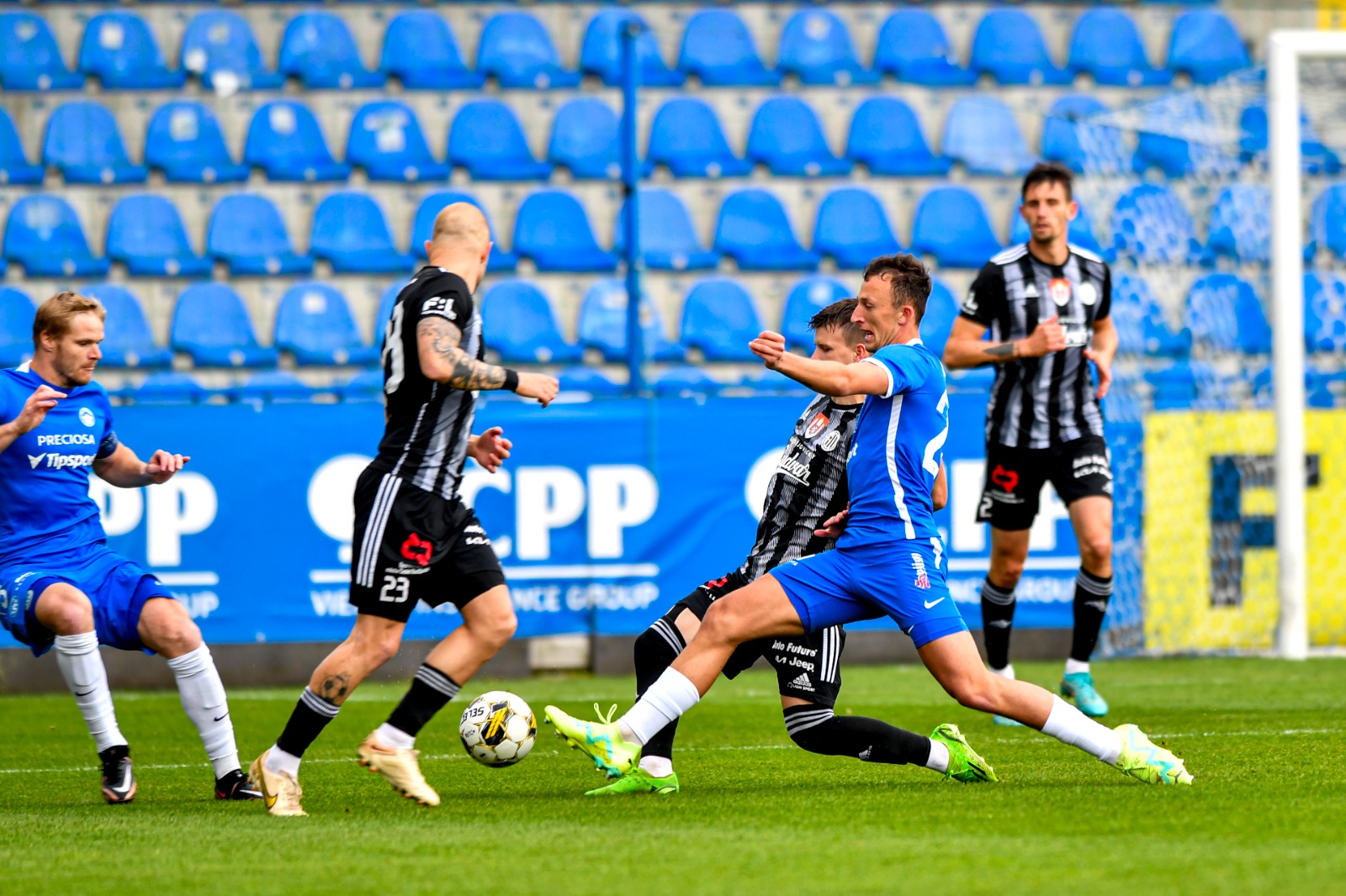 Týmy SK Slavia Praha U19 a SK Dynamo České Budějovice „B“ se